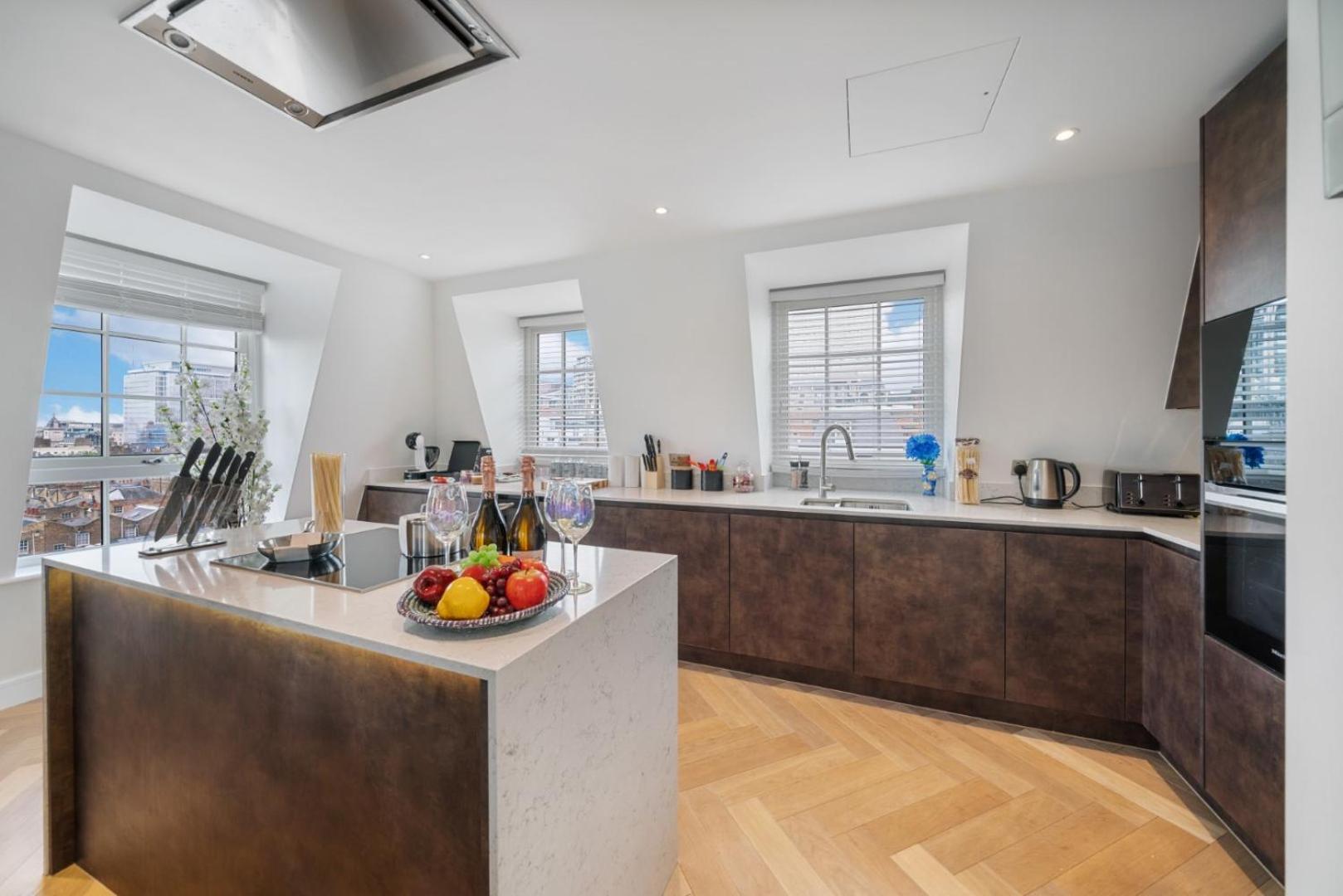 Elegant 3-Bedroom Penthouse In Marble Arch 70 London Eksteriør billede