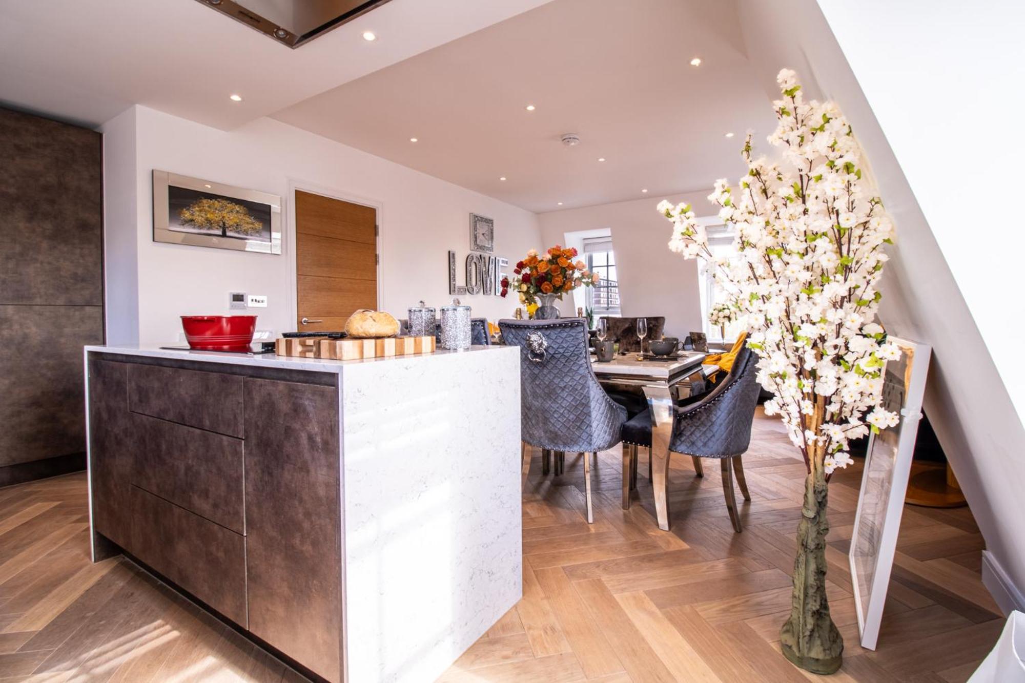Elegant 3-Bedroom Penthouse In Marble Arch 70 London Eksteriør billede